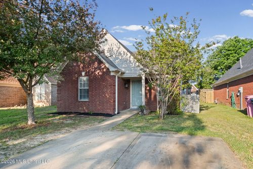 8240 Cross Point Drive, Olive Branch, MS, 38654 | Card Image