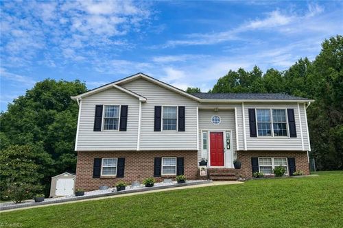 146 S Bridgewater Rd, Mount Airy, NC, 27030-7558 | Card Image