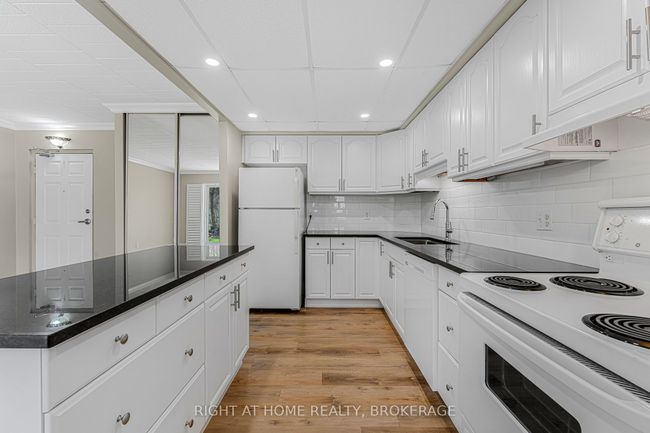 102 - 20 John St, Condo with 2 bedrooms, 1 bathrooms and 3 parking in Grimsby ON | Image 14