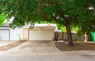 0 - 7904 Broadwick, Townhouse with 3 bedrooms, 2 bathrooms and null parking in San Antonio TX | Image 2