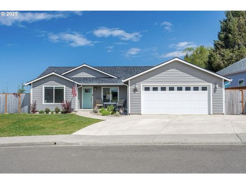 1124 Nautical Ct, Coos Bay, OR, 97420-4457 | Card Image