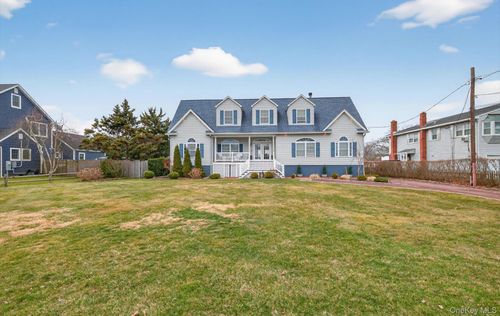 108 Awixa Ave, Bay Shore, NY, 11706-8802 | Card Image