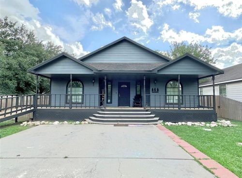 1011 W 5th St, El Campo, TX, 77437-4813 | Card Image