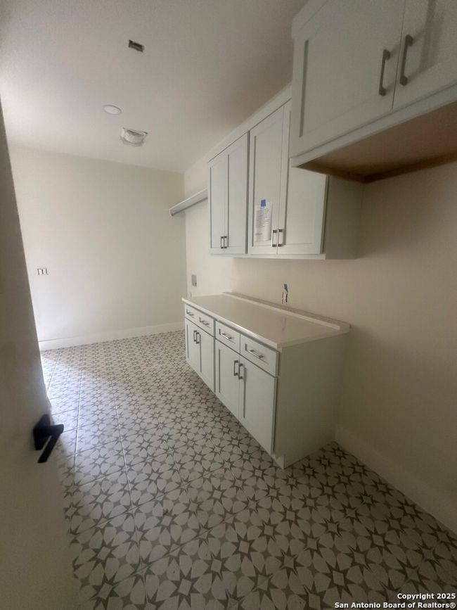Laundry Room and Mud Room | Image 28