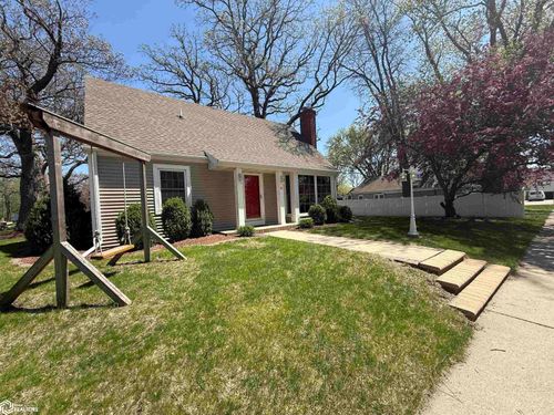 30 Sunset View Dr, Clear Lake, IA, 50428-1351 | Card Image