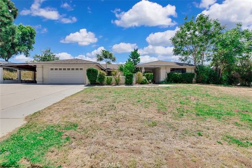 35823 Avenue E, Yucaipa, CA, 92399-4974 | Card Image