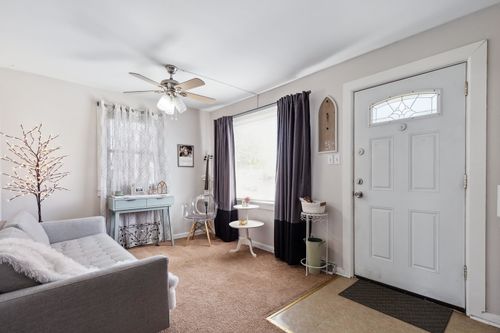 6612 Wenz Ave, Hodgkins, IL, 60525-7653 | Card Image