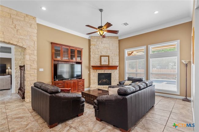 404 Iron Gate, House other with 5 bedrooms, 5 bathrooms and null parking in Victoria TX | Image 6