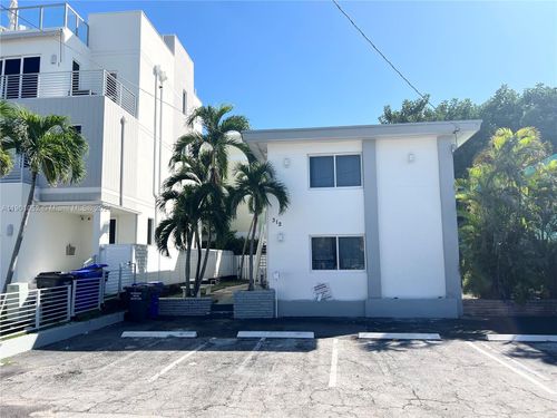 312 Elm St, Hollywood, FL, 33019-4504 | Card Image