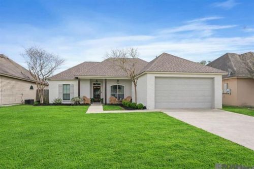 10753 Fenway Ln, Denham Springs, LA, 70726-6743 | Card Image