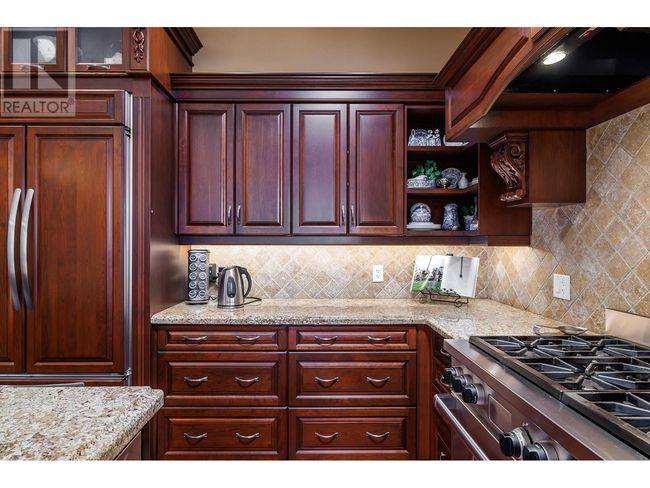 983 Westpoint Dr, House other with 4 bedrooms, 6 bathrooms and 2 parking in Kelowna BC | Image 10