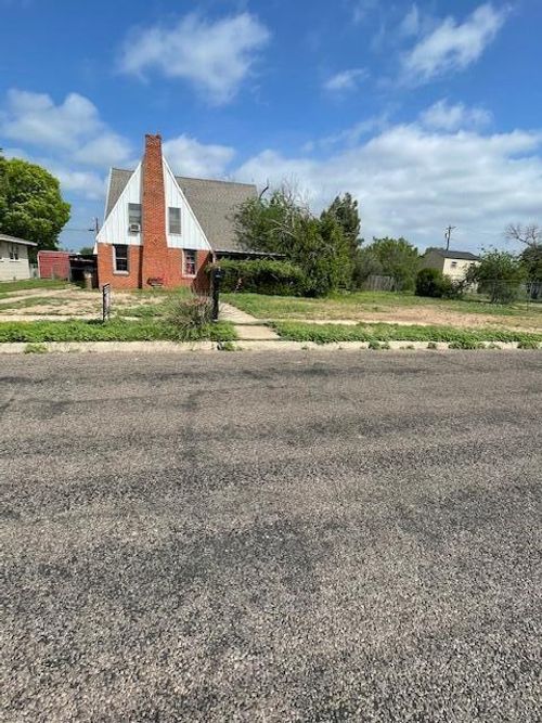 2024 North St, San Angelo, TX, 76901-2150 | Card Image