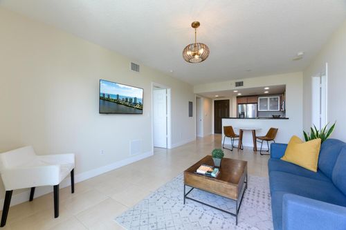 apt-406-610 Clematis St, West Palm Beach, FL, 33401-5395 | Card Image