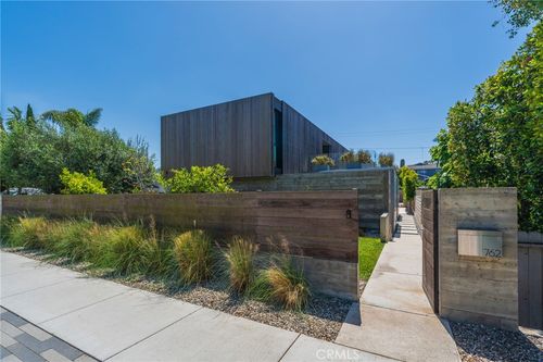 762 Rosecrans Ave, Manhattan Beach, CA, 90266-3451 | Card Image