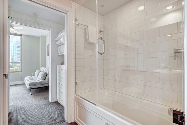APT-1301 - 300 Bowie St, Condo with 2 bedrooms, 2 bathrooms and 2 parking in Austin TX | Image 32