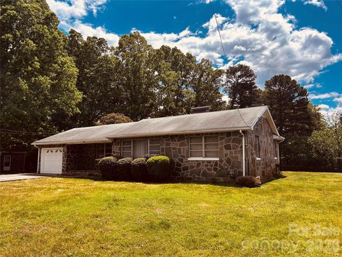 2525 13th Ave Sw, Hickory, NC, 28602-4742 | Card Image