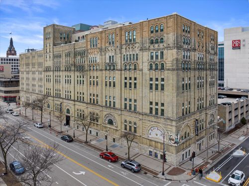 270 E Highland Ave, MILWAUKEE, WI, 53202-6635 | Card Image