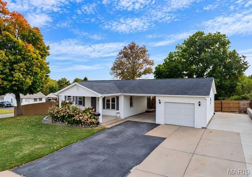 12103 Belaire Pl, Maryland Heights, MO, 63043-1101 | Card Image
