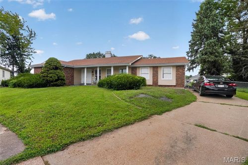 5998 Sir Edward Ct, Florissant, MO, 63033-7843 | Card Image