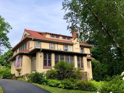 17 Cleveland St, Holyoke, MA, 01040-2607 | Card Image