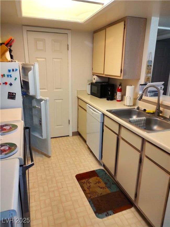 APT-3001 - 3550 Bay Sands Dr, Condo with 2 bedrooms, 1 bathrooms and null parking in Laughlin NV | Image 10