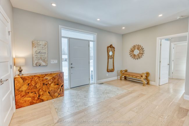 23 Tudor Cir, House other with 3 bedrooms, 3 bathrooms and 6 parking in Lombardy ON | Image 6