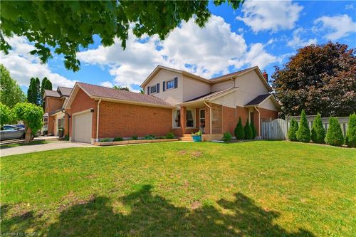 3 Alona Ave, Cambridge, ON, N3C3Y5 | Card Image