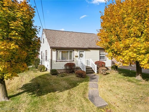 375 25th St Se, Massillon, OH, 44646-5076 | Card Image