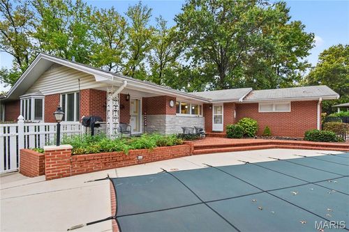 301 Graeser Rd, Creve Coeur, MO, 63141-7721 | Card Image