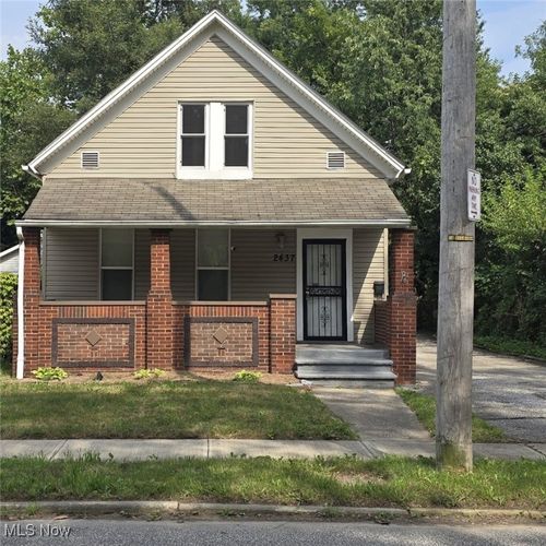 2437 E 84th St, Cleveland, OH, 44104-2207 | Card Image