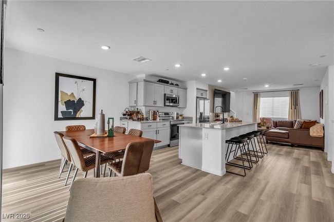 UNIT-3 - 2827 Blue Mosaic Ln, Townhouse with 3 bedrooms, 3 bathrooms and null parking in Las Vegas NV | Image 4