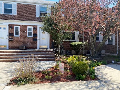 g-1-72-31 Little Neck Pkwy, Glen Oaks, NY, 11004-1128 | Card Image