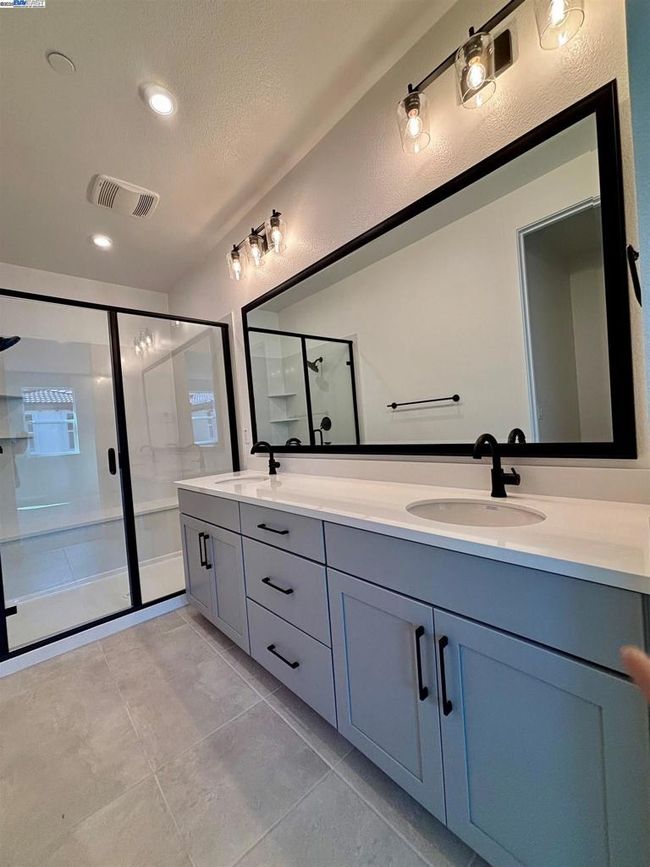 Photo is of actual home for sale. | Image 5