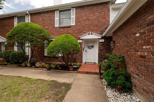 836 Chateau Valee Cir, Bedford, TX, 76022-7406 | Card Image