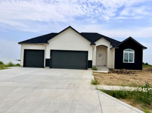 2211 Huntwood Dr, Salina, KS, 67401-8531 | Card Image