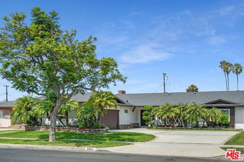 5905 S Chariton Ave, LOS ANGELES, CA, 90056-1505 | Card Image