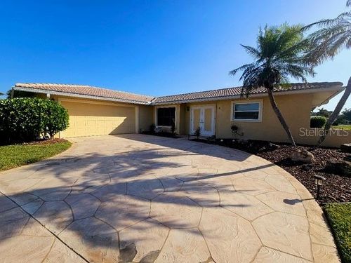 4 Windsor Dr, ENGLEWOOD, FL, 34223-4638 | Card Image