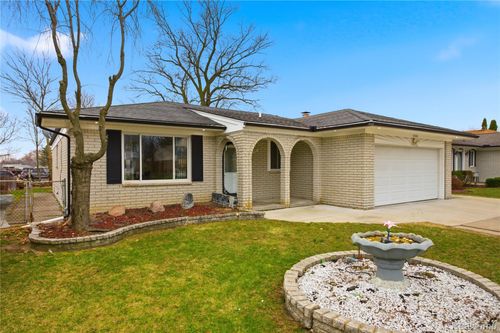 3088 Gloucester Dr, Sterling Heights, MI, 48310-2959 | Card Image