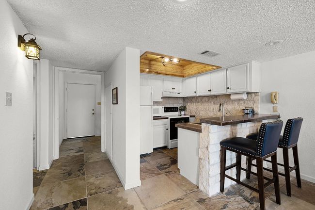229 Comanche Ln, House other with 2 bedrooms, 2 bathrooms and 2 parking in Lago Vista TX | Image 10