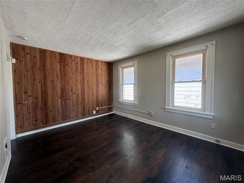 1243 Sutter Ave, Saint Louis, MO, 63133-1947 | Card Image