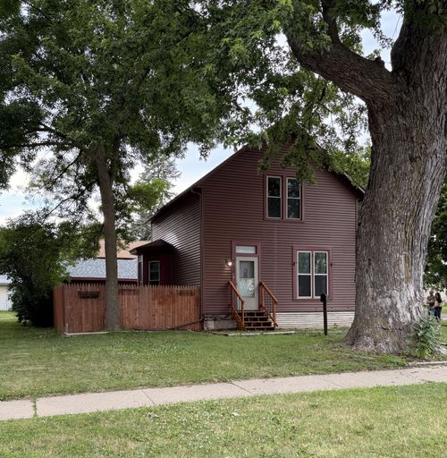 764 3rd Ave, Windom, MN, 56101-1669 | Card Image