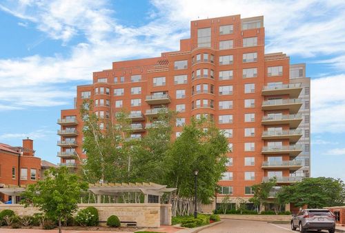apt-501-4950 Central St, Kansas City, MO, 64112-2588 | Card Image
