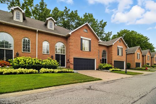 16-4667 Portage Rd, Niagara Falls, ON, L2E6A9 | Card Image