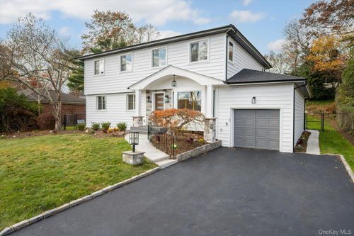 134 Forest Dr, Jericho, NY, 11753-2323 | Card Image