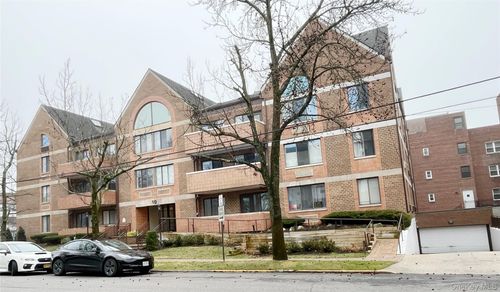 1b-10 Canterbury Rd, Great Neck, NY, 11021-2611 | Card Image