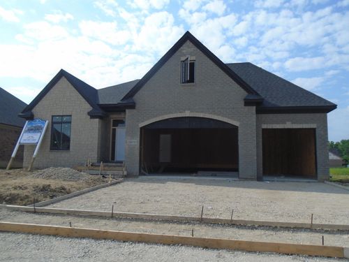 16930 Glenhurst Dr, Macomb, MI, 48044-5038 | Card Image