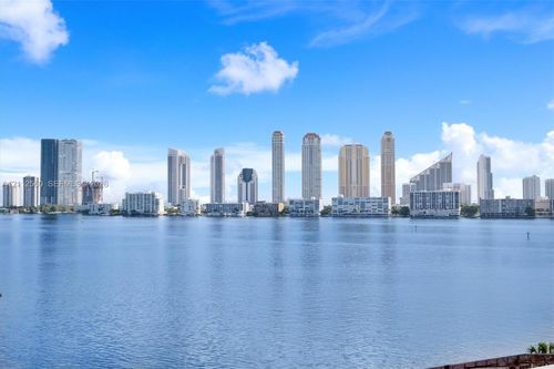701-4000 Island Blvd, Aventura, FL, 33160 | Card Image