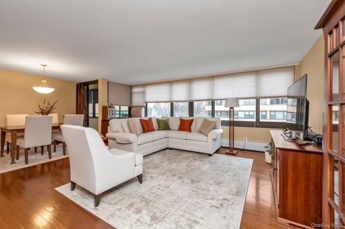 6c-162 20 9 Avenue, New York, NY, 11357 | Card Image