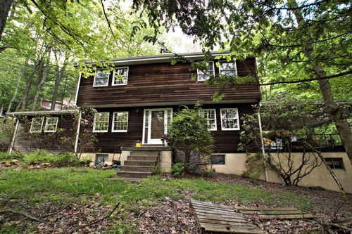 226 Echo Valley Rd, Jeannette, PA, 15644-4043 | Card Image