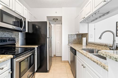 2618-17150 N Bay Rd, Sunny Isles Beach, FL, 33160-3462 | Card Image